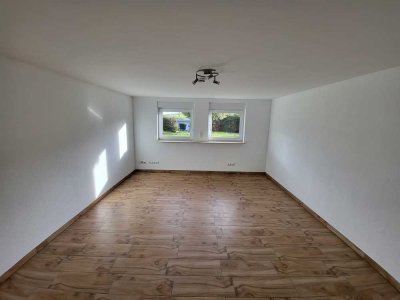 Schön gelegene 1-Zimmer-Wohnung mit Einbauküche in Wiernsheim