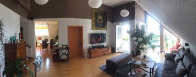 Außergewöhnliche 3-Zimmer-DG-Wohnung mit Balkon befristet zu vermieten