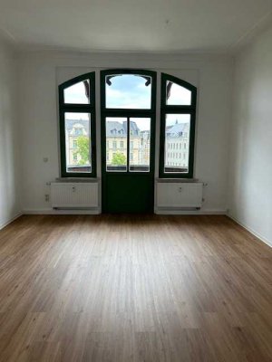 Neu renovierte 5-Zimmer-Wohnung mit Balkon, Abstellraum und geräumigem Flur!