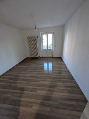 Charmante, helle 1-Zimmer Wohnung im 1. OG mit Balkon in Passau-Heining