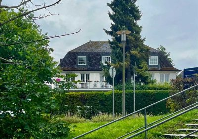 Lichtdurchflutete renovierte Dachgeschoss-Wohnung