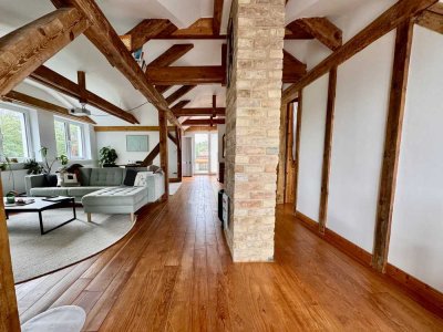 Helle 2-Zimmer-Wohnung, Dachgeschosswohnung mit 2 Balkonen
