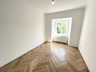 Wohnen im denkmalgeschützen Stadtpalais! Frisch sanierte 3-Zimmer-Wohnung mit idealer Raumaufteilung!