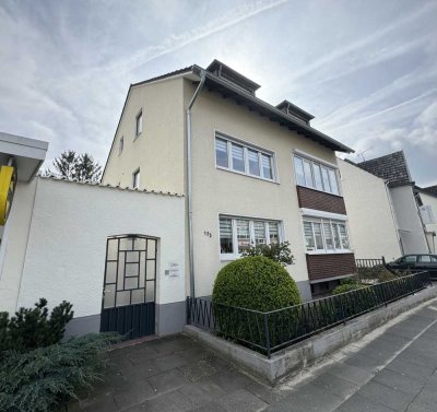 Zentral gelegene 3-Zimmerwohnung in Bonn-Duisdorf mit Balkon, Loggia und Einbauküche zu vermieten