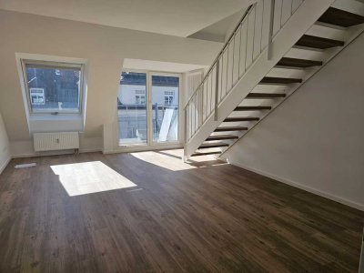 Komplett neu sanierte  2,5-Zimmer-Maisonette-Wohnung mit zwei Balkonen in Untersendling mit TG-Platz