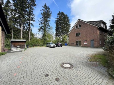 Zwei massiv gebaute Mehrfamilienhäuser auf einem Grundstück mit Entwicklungspotenzial