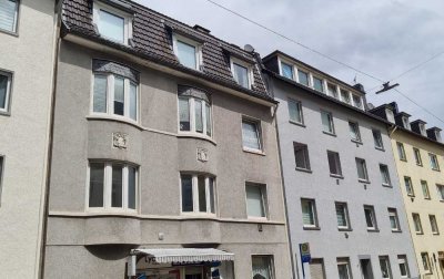 GEPFLEGTE 2 - ZIMMER-WOHNUNG IN ZENTRALER LAGE - VERMIETET
IDEAL FÜR DEN KAPITALANLEGER
