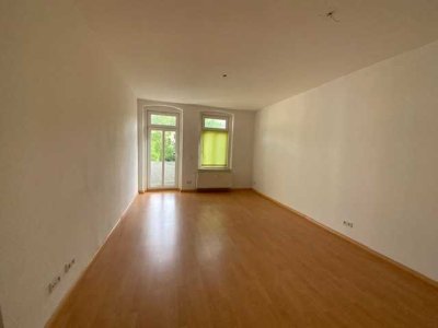 mit Küche und Balkon