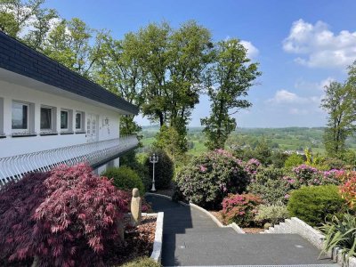 Villa mit hochwertiger Ausstattung und Weitblick auf parkähnlichem Grundstück in ruhiger Wohnlage