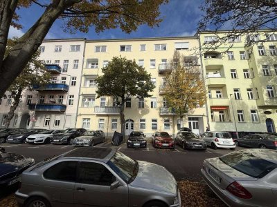 Charmante Altbauwohnung mit Balkon – gepflegte Kapitalanlage mit stabilem Mietertrag