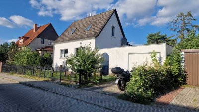 Günstiges, modernisiertes 3-Zimmer-Einfamilienhaus mit EBK in Schönefeld