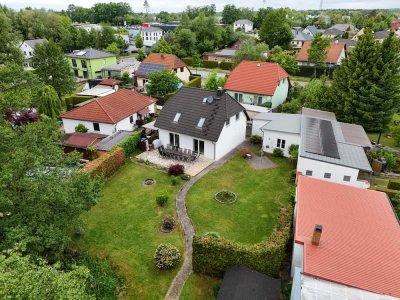 Modernisiertes Einfamilienhaus mit großem Grundstück, Seezugang und hochwertiger Ausstattung