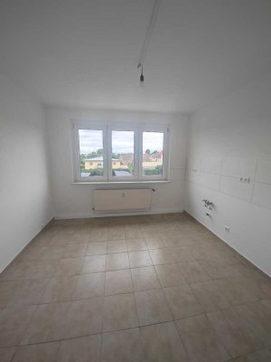 Familienfreundliche  4-Zimmerwohnung + Abstellraum + Tageslichtbad mit Wanne + EBK als Option !!!