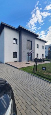 **Schönes Mehrfamilienhaus in einer Neubausiedlung