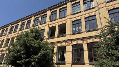 "3-Zimmer-Wohnung in denkmalgeschützter Fabrik – TG inklusive!"