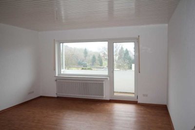 Top sanierte 3-Zimmer-Wohnung mit Balkon in ruhiger Anliegerstraße