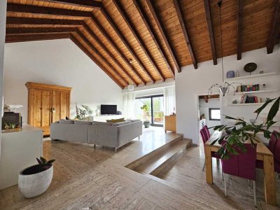 Wunderschöne Dachgeschosswohnung mit Loftcharakter, hohen Decken und großem Südbalkon!
