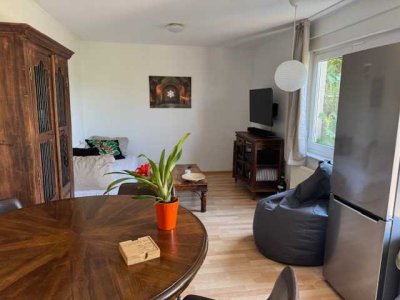 Ruhig gelegene, möblierte 1,5-Zimmer-Wohnung mit Terrasse und Garten in Stuttgart
