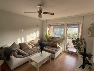 Möblierte Wohnung mit zwei Zimmern sowie Balkon und Einbauküche in Karlsfeld
