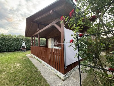 Traumhaftes Freizeitgrundstück in Pucking – Eigengrund und Gartenhaus für nur 80.000 €!