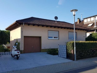 Ansprechende 4-Zimmer-Hochparterre-Wohnung mit Garten