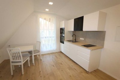 Modernes, voll ausgestattetes, möbliertes Apartment in KA