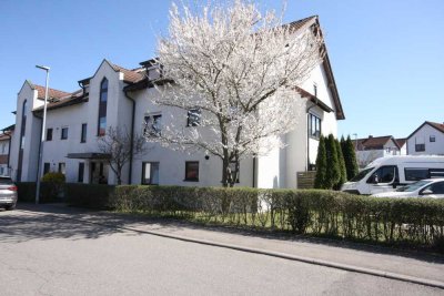 Wohlfühloase mit Terrasse in ruhiger Lage – Charmante 2-Zimmer-Wohnung mit Carport & Einbauküche