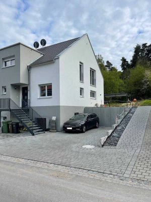 Neuwertige 5-Raum-Doppelhaushälfte mit gehobener Innenausstattung und EBK in Möhrendorf