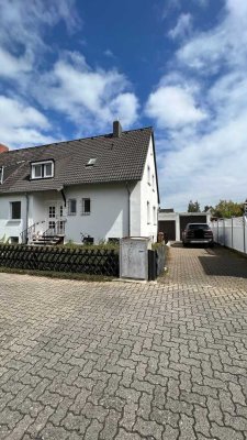 Günstige 5-Zimmer-Doppelhaushälfte mit gehobener Innenausstattung und EBK in Hannover Oberricklingen