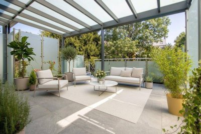 High-End-Living - Spacious Villa with beautiful Garden, Pool and Garage space for many Cars - Low-energy house in perfect condition - ready to move in!