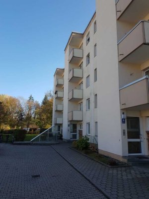 Ruhig gelegene und modernisierte 3-Zimmer-Wohnung mit Süd-Balkon und Blick ins Grüne in Neuried
