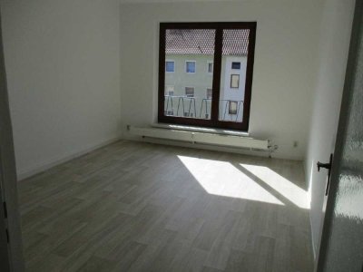 GESUCHTER 4 RAUM-WOHNUNGSTYP IN BAD SCHANDAU! FRISCH RENOVIERT IM OBERGESCHOSS!