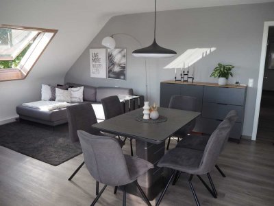 Top moderne helle 3 Zimmer Dachgeschosswohnung mit Balkon in Bondorf