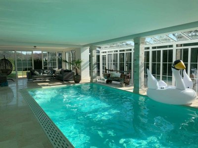 VILLA mit Innenpool und Weinkeller im Golfclub Fontana