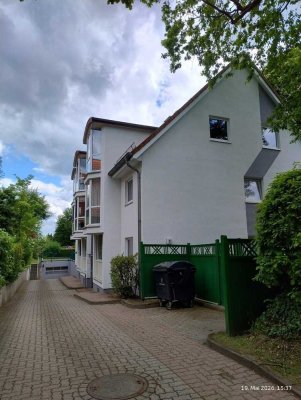 Charmante 3-Zi.- Maisonettewhg, TG-Stellplatz und Balkon in grüner Lage von Hamburg Meiendorg