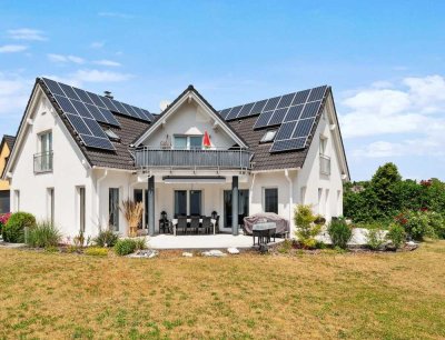 Energieeffizientes großzügiges Einfamilienhaus mit schönem großem Garten, Photovoltaik & Wärmepumpe