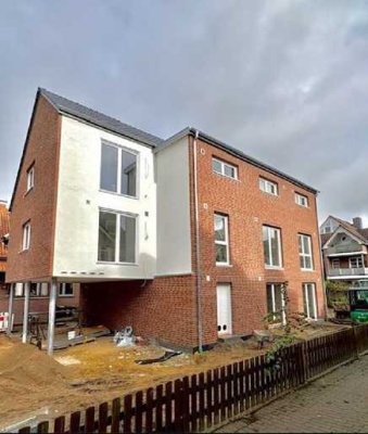 exklusiver Neubau - großzügige helle 3 Zimmer Wohnung mit EBK u. Balkon