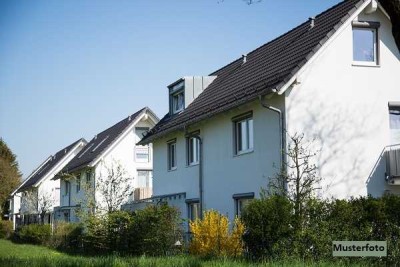 2-Familienhaus nebst Doppelgarage und Garten