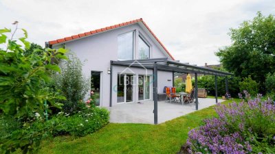 Lichtdurchflutetes KfW-70-Effizienzhaus mit Atelier-Charme – Ideal zum Wohnen & Arbeiten