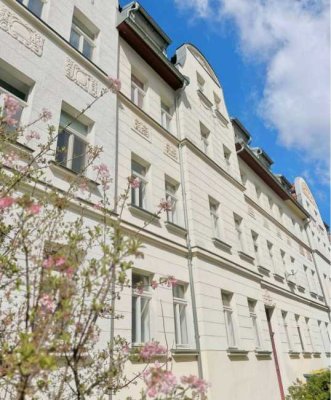 Stilvolle 3-Raum-Wohnung mit Balkon im Leipziger Altbau