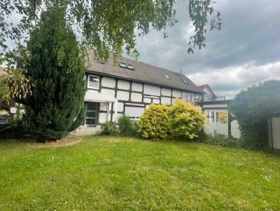 Zwei Doppelhaushälften in ruhiger Dorflage -Ein Preis-