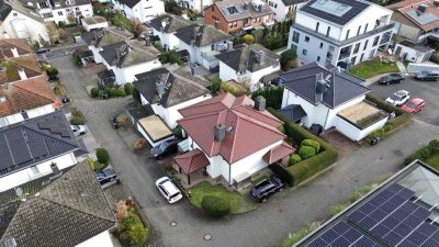 TOP: Modernisiertes Einfamilienhaus mit Einliegerwohnung & Garten in ausgezeichneter Hanglage