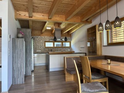 Neuwertige DG-Wohnung in Kirchbichl: Garten, Terrasse, 2 Bäder – Ihr neues Zuhause