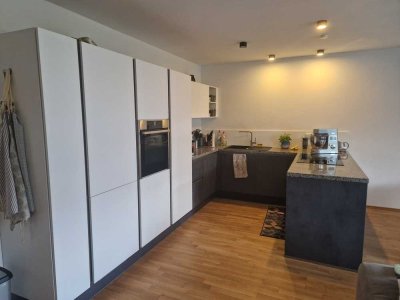 Exklusive 3-Zi-Wohnung in Neuss-Innenstadt mit hochwertiger Einbauküche und Dachterrasse in Südlage