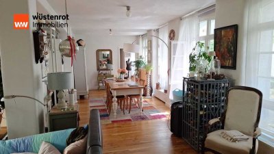 Wohnen mit Seele – Exklusive 2,5-Zimmer-Wohnung im denkmalgeschützten Anwesen