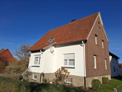 Wohnen an der Bergkette!
Ruhige Lage, großes Grundstück, viel Platz! Perfekt für Familien!