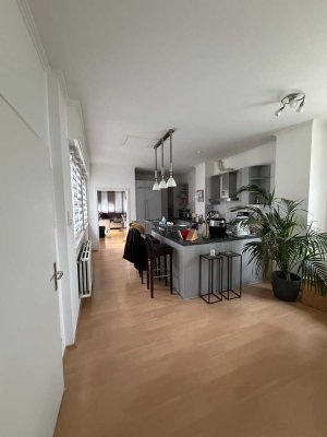 Bahnhofsnahe große 2-Raum-Wohnung mit EBK und Balkon in Obertshausen