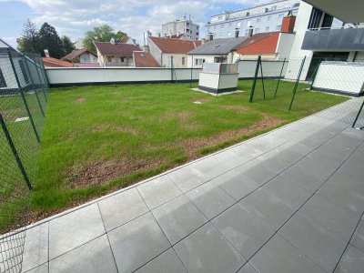 Helle, neuwertige 2 Zimmer Wohnung mit einem großen Gartenanteil und Terrasse - zentrumsnah
