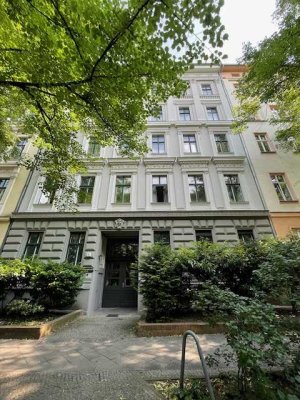 Top Lage in wunderschön Altbau mit Blick in den jüdischen Friedhof Schoenhauser Allee