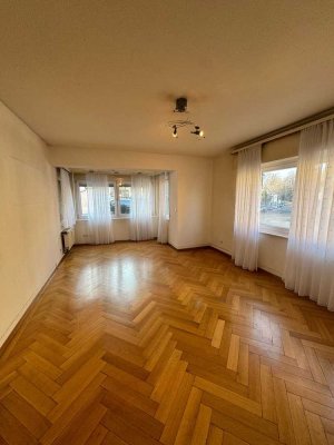 Stilvolle 4 Zimmer Wohnung Mitten in Waiblingen